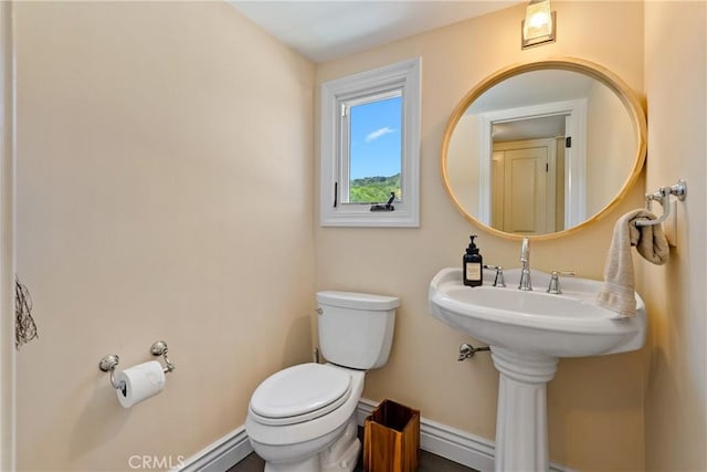 9900 Carmelita Ave, Atascadero, CA 93422 - half bath with toilet and baseboards