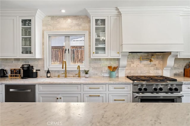 9900 Carmelita Ave, Atascadero, CA 93422 - kitchen with appliances with stainless steel finishes, a sink, white cabinetry, backsplash, and crown molding