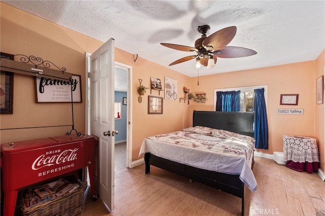 525 S Kern St, Maricopa, CA 93252 - bedroom featuring wood finished floors, baseboards, and ceiling fan