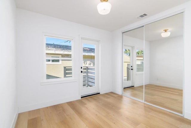 444547 N 42nd St, San Diego, CA 92116 - empty room featuring plenty of natural light, light wood-style floors, and baseboards