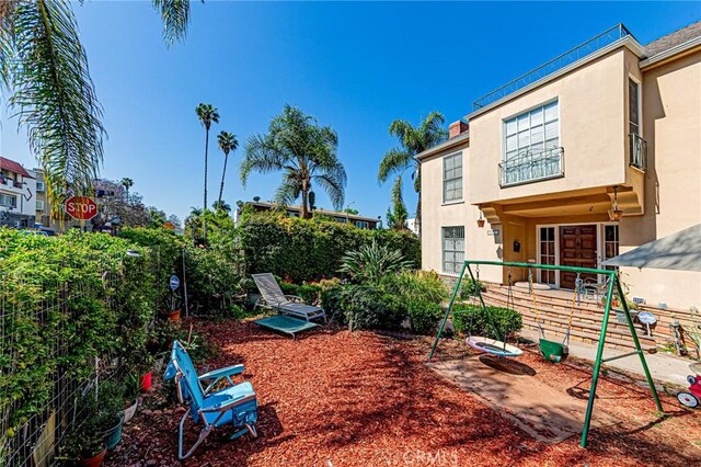 1151 Arapahoe St, Los Angeles, CA 90006 - view of yard