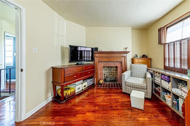 1151 Arapahoe St, Los Angeles, CA 90006 - sitting room with wood finished floors and healthy amount of natural light