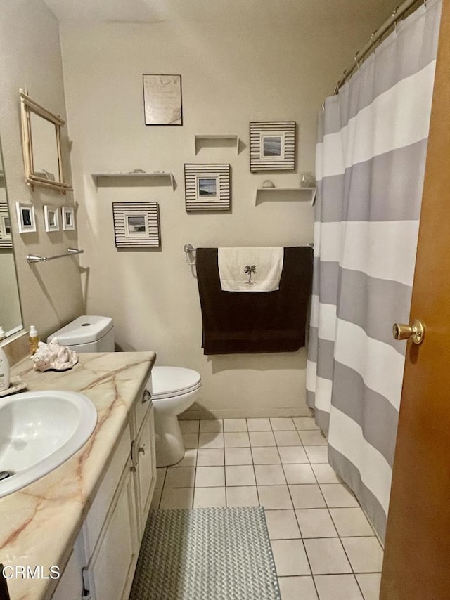 2711 S El Camino Real Unit 7, San Clemente, CA 92672 - full bath featuring toilet, vanity, tile patterned floors, and curtained shower