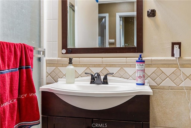 1457 Quiet Ct, Merced, CA 95340 - bathroom featuring vanity