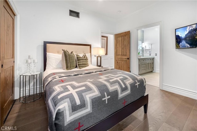 5558 Hoback Glen Rd, Hidden Hills, CA 91302 - bedroom featuring wood finished floors, ornamental molding, connected bathroom, and baseboards