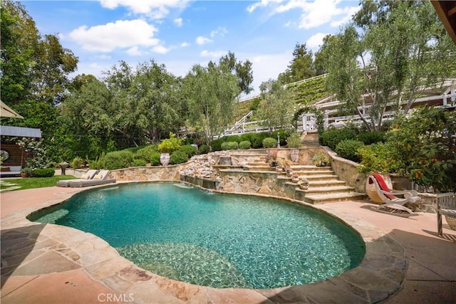 5558 Hoback Glen Rd, Hidden Hills, CA 91302 - swimming pool featuring a patio