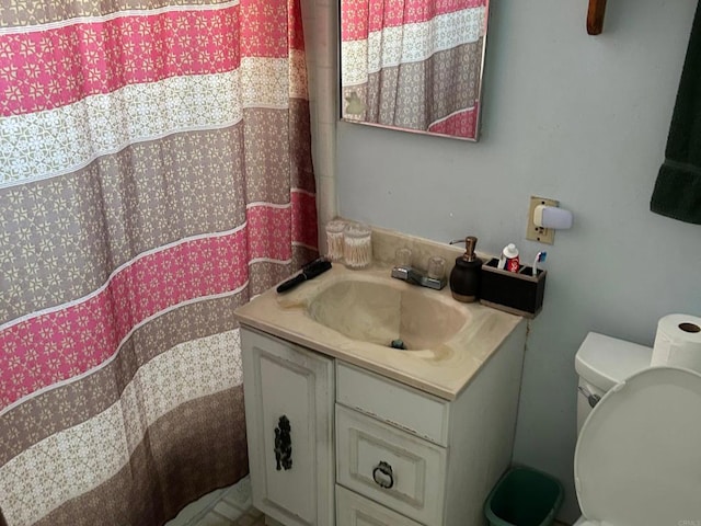 4520 Orten St, San Diego, CA 92110 - full bathroom featuring vanity, toilet, and a shower with shower curtain
