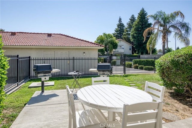 1542 E Alluvial Ave Unit 258, Fresno, CA 93720 - view of patio / terrace with grilling area and outdoor dining space