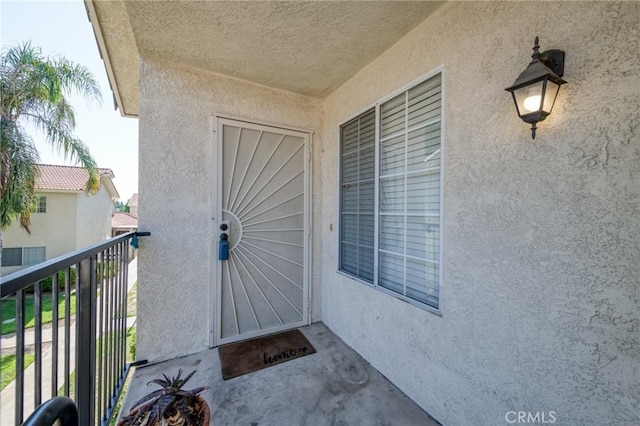 1542 E Alluvial Ave Unit 258, Fresno, CA 93720 - property entrance with stucco siding and a balcony