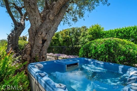 6741 Monero Dr, Rancho Palos Verdes, CA 90275 - view of pool featuring a hot tub
