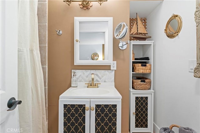 29613 Hook Creek Rd, Cedar Glen, CA 92321 - full bath with backsplash, vanity, and a shower with shower curtain