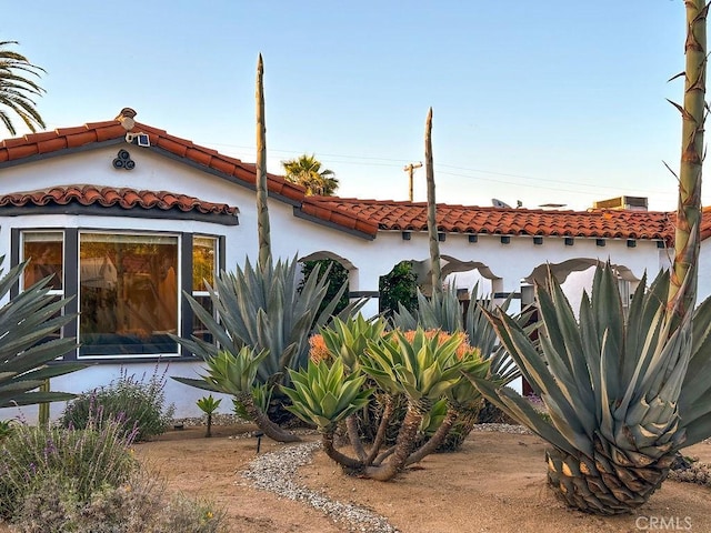 1927 W 84th Pl, Los Angeles, CA 90047 - view of side of home featuring stucco siding and a tiled roof