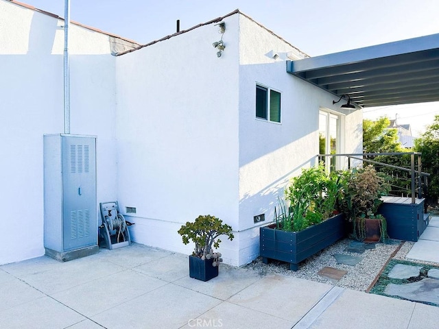 1927 W 84th Pl, Los Angeles, CA 90047 - view of property exterior with stucco siding