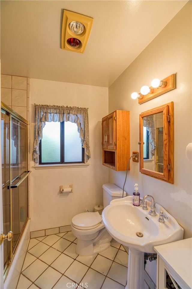 10049 Langdon, Mission Hills San Fernando, CA 91345 - full bath featuring tile patterned floors and shower / bath combination with glass door