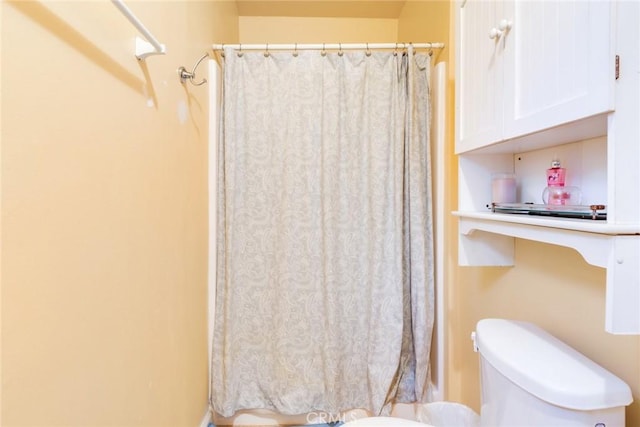 946 W 9th St, Corona, CA 92882 - bathroom with toilet and a shower with shower curtain