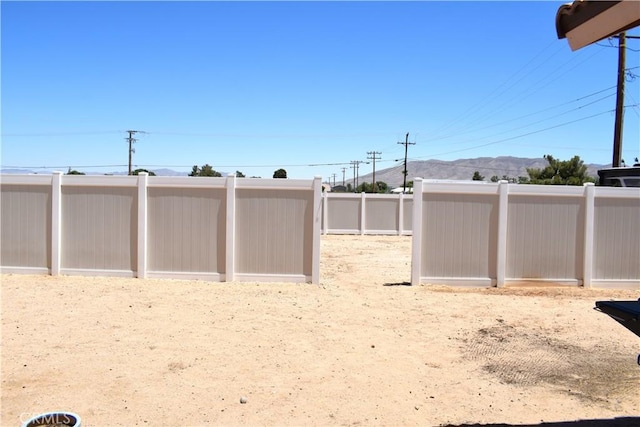 8065 Oxford Ave, Hesperia, CA 92345 - view of yard featuring a mountain view