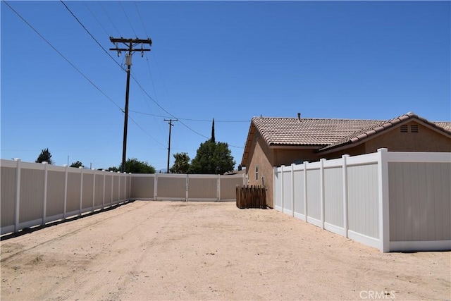8065 Oxford Ave, Hesperia, CA 92345 - view of yard