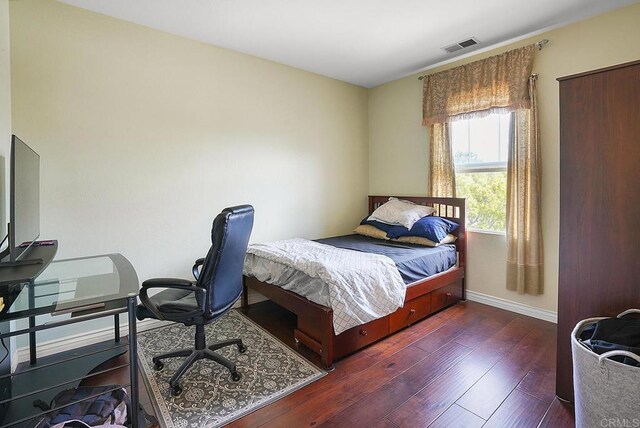 7132 Torrey Mesa Ct, San Diego, CA 92129 - bedroom featuring baseboards, hardwood / wood-style flooring, and a desk