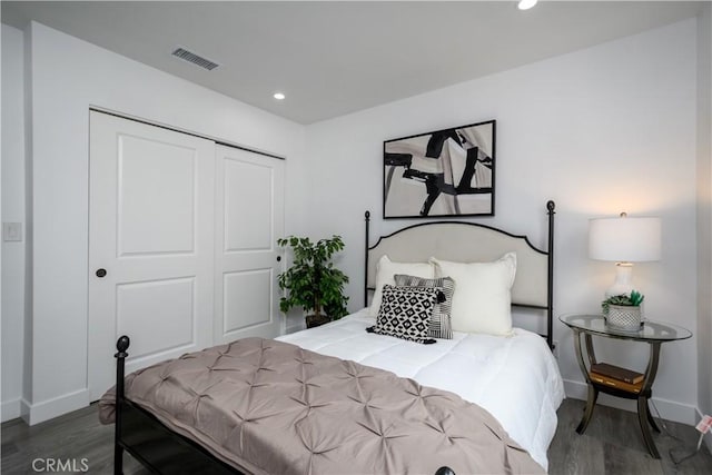 10806 S St Andrews Pl, Los Angeles, CA 90047 - bedroom featuring wood finished floors, baseboards, a closet, and recessed lighting