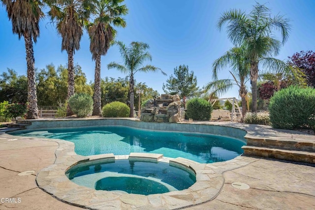 35135 Caprock Rd, Santa Clarita, CA 91390 - view of pool featuring a pool with connected hot tub