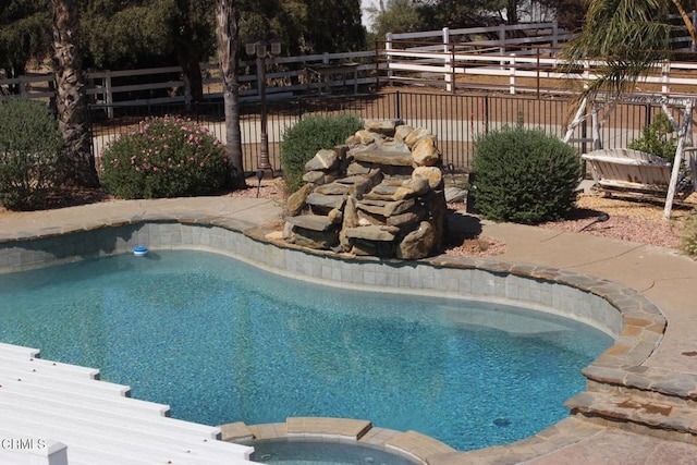 35135 Caprock Rd, Santa Clarita, CA 91390 - view of pool featuring a pool with connected hot tub