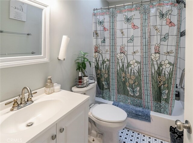2026 W 94th Pl, Los Angeles, CA 90047 - full bath with shower / bath combination with curtain, toilet, and vanity