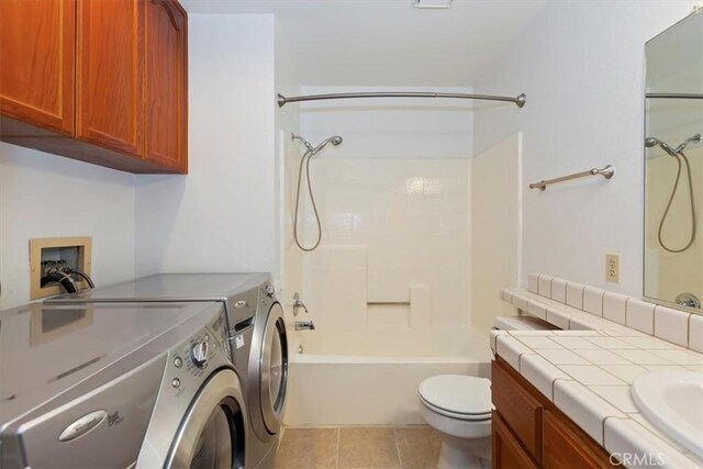 19126 Frances St, Apple Valley, CA 92308 - bathroom with washer and clothes dryer, toilet, vanity, and shower / bath combination