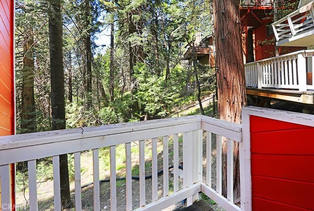 531 W Victoria Ct, Lake Arrowhead, CA 92352 - view of wooden terrace