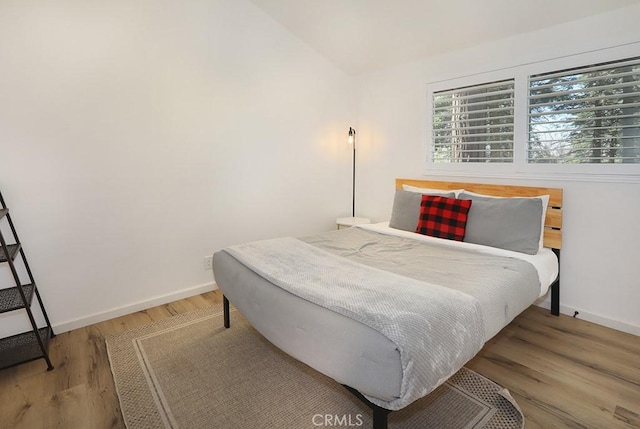 531 W Victoria Ct, Lake Arrowhead, CA 92352 - bedroom with wood finished floors, vaulted ceiling, and baseboards