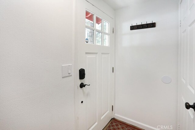 531 W Victoria Ct, Lake Arrowhead, CA 92352 - doorway featuring baseboards