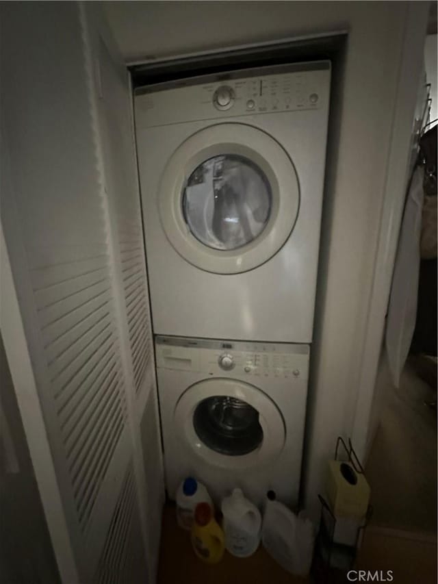 17888 Alburtis Ave Unit B112, Artesia, CA 90701 - laundry area with estacked washer and dryer