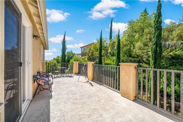 44260 Nighthawk Pass, Temecula, CA 92592 - view of patio featuring a balcony
