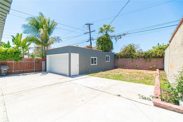 6751 7th Ave, Los Angeles, CA 90043 - detached garage with driveway