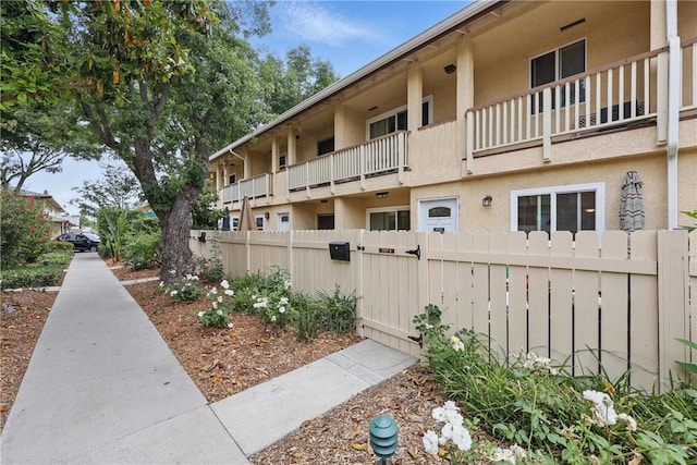 8121 Canby Ave Unit 4, Reseda, CA 91335 - view of property