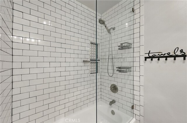 8121 Canby Ave Unit 4, Reseda, CA 91335 - full bath featuring shower / tub combination