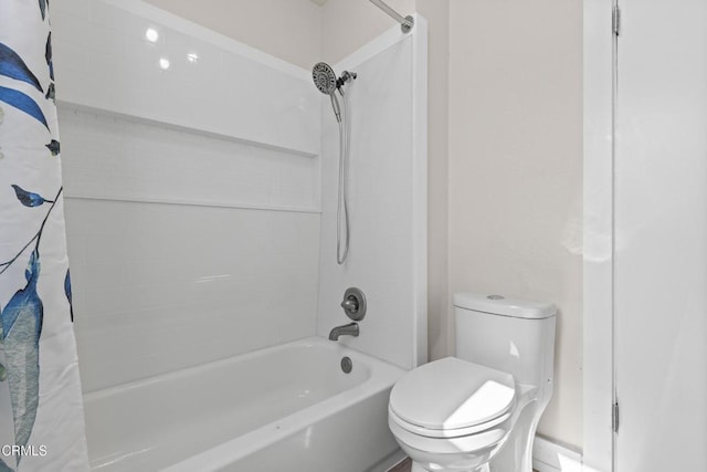 618 S C St, Oxnard, CA 93030 - full bathroom featuring shower / tub combo and toilet