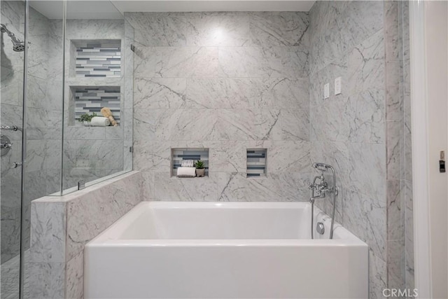 1518 Ocean Ave, Seal Beach, CA 90740 - bathroom with a bath