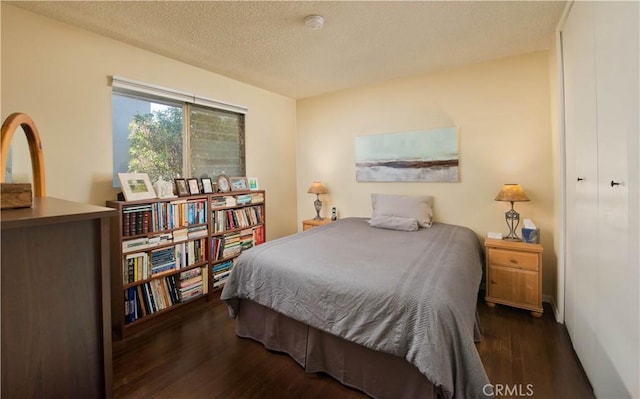4252 Fair Ave Unit 2, North Hollywood, CA 91602 - bedroom with wood finished floors and a textured ceiling