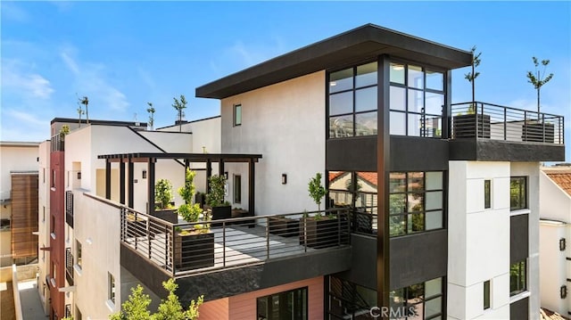 150 S Oak Knoll Ave Unit 103, Pasadena, CA 91101 - rear view of property featuring a balcony and stucco siding
