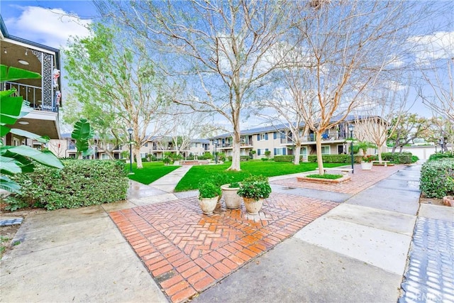 660 S Glassell St Unit 14, Orange, CA 92866 - surrounding community with a residential view and a lawn