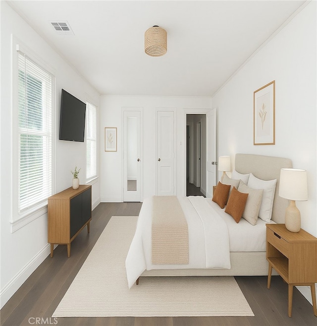 1541 N Stanley Ave, Los Angeles, CA 90046 - bedroom with baseboards and dark wood-style flooring