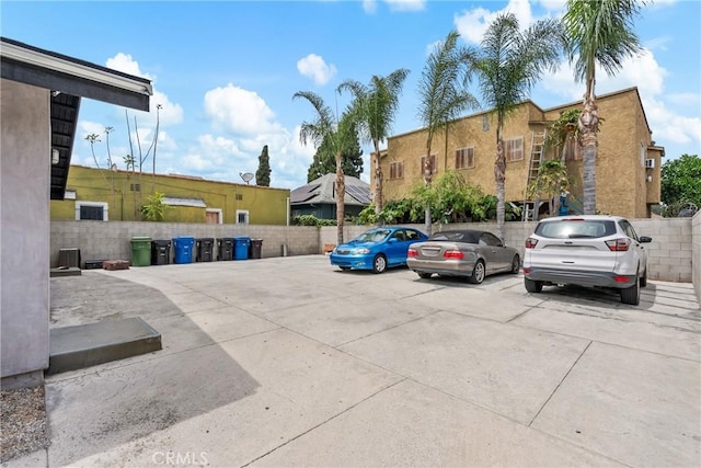 821 W 43rd Pl, Los Angeles, CA 90037 - view of uncovered parking lot