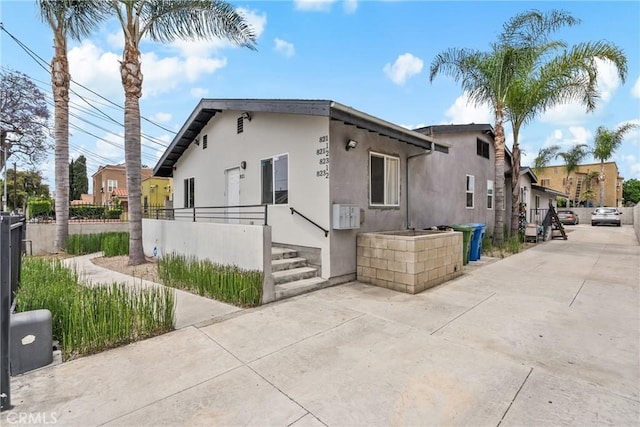821 W 43rd Pl, Los Angeles, CA 90037 - view of front of home featuring stucco siding