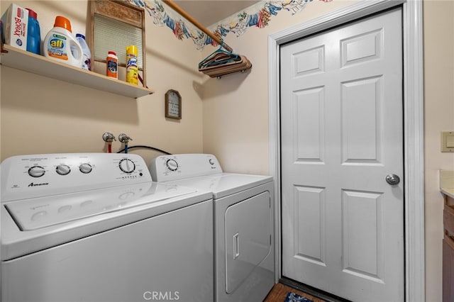 73 Mockingbird Ln, Templeton, CA 93465 - laundry area featuring independent washer and dryer