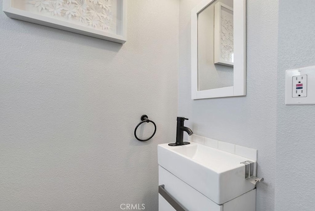 158 W Del Amo Blvd, Long Beach, CA 90805 - bathroom with vanity and a textured wall