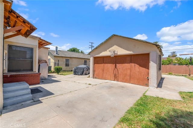 1415 W 104th St, Los Angeles, CA 90047 - view of detached garage