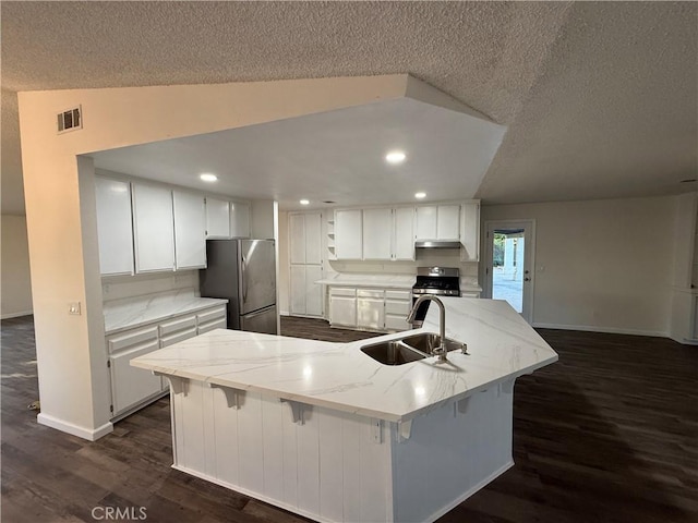 15332 Tuscola Rd, Apple Valley, CA 92307 - kitchen featuring appliances with stainless steel finishes, a sink, baseboards, dark wood finished floors, and white cabinetry