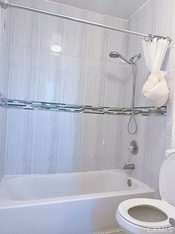 410 Russell Ave Unit C, Monterey Park, CA 91755 - bathroom with toilet and tub / shower combination