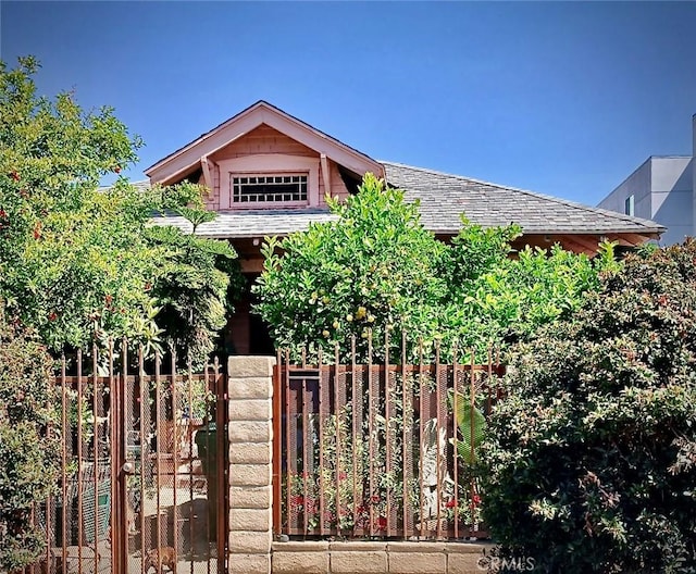1605 W 35th St, Los Angeles, CA 90018 - view of front of home featuring a shingled roof
