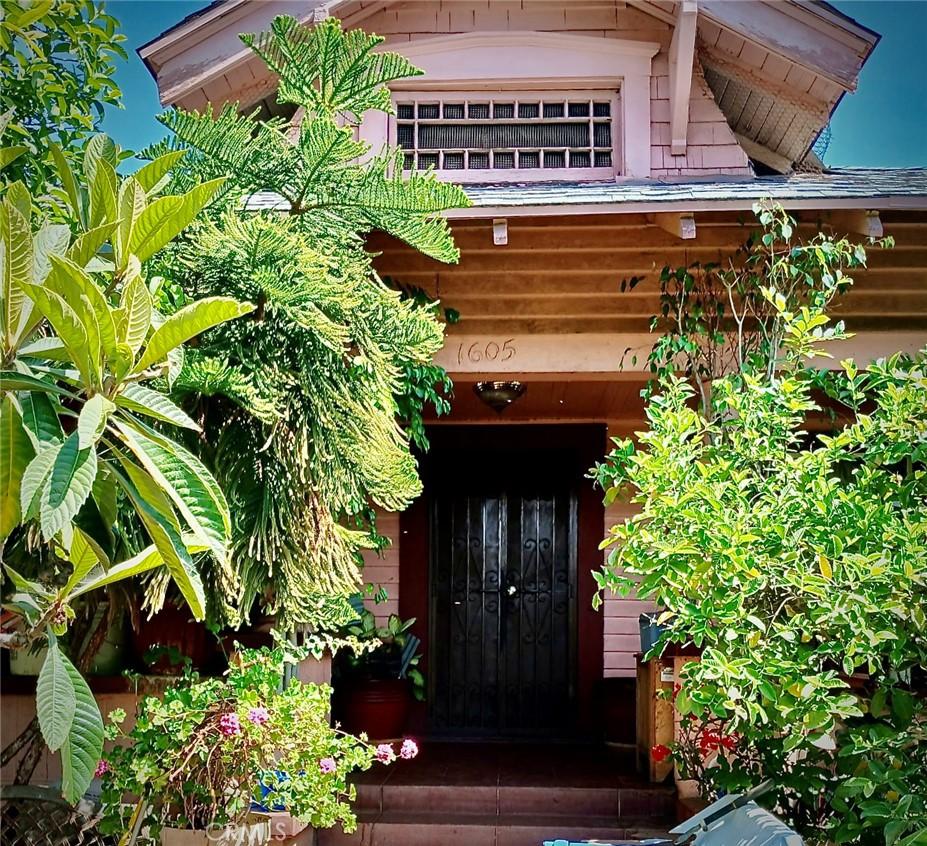 1605 W 35th St, Los Angeles, CA 90018 - view of exterior entry